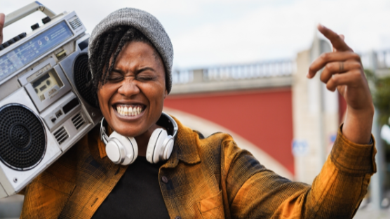 You know that feeling when someone has truly listened to you? Like really listened. Listened with their ears. Their voice. Their eyes. Their smile. Even their body. Most people want to be heard and understood, but not everyone has the skills to be a good listener.
